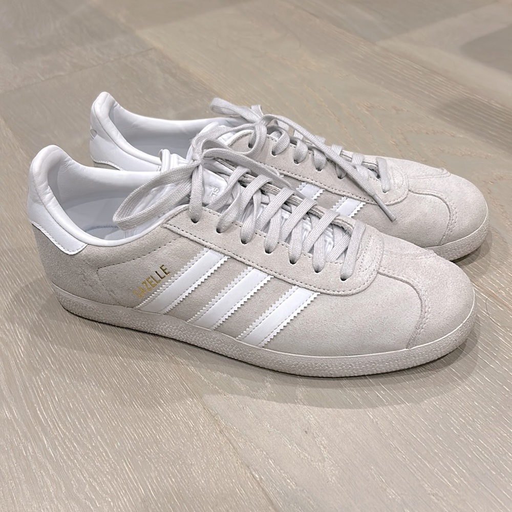 Adidas Gazelles in light gray and white Mens 7/Womens 8